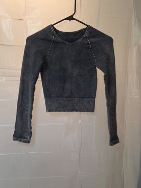 NUX NWOT Washed Black Ribbed Long Sleeve Crop Sweatshirt